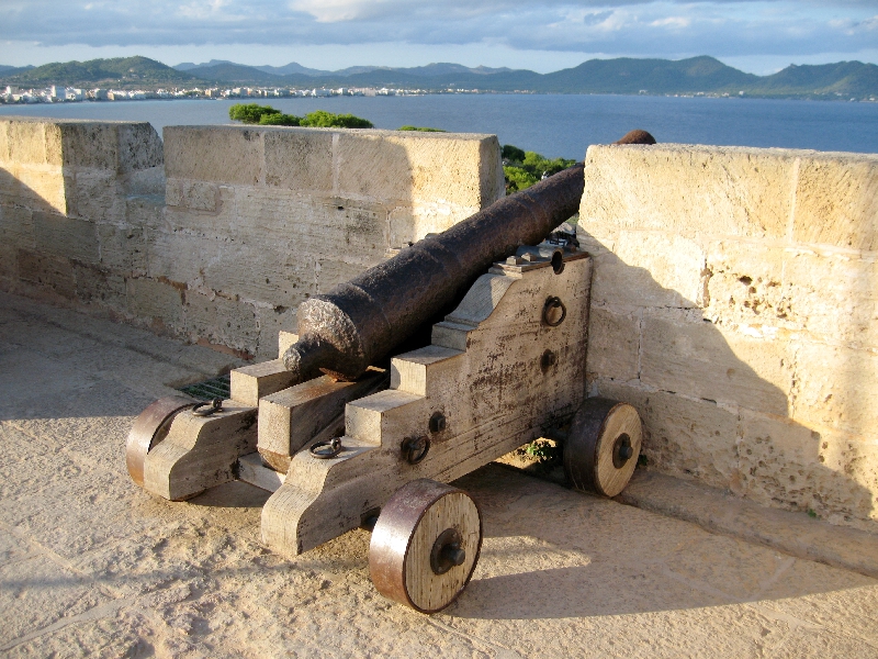 Armata przy zamku na Majorce