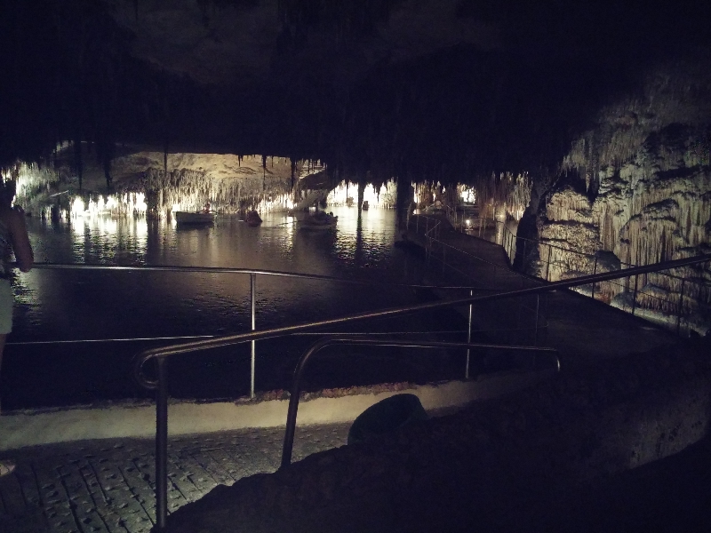 Podziemne jezioro w Cuevas del Drach